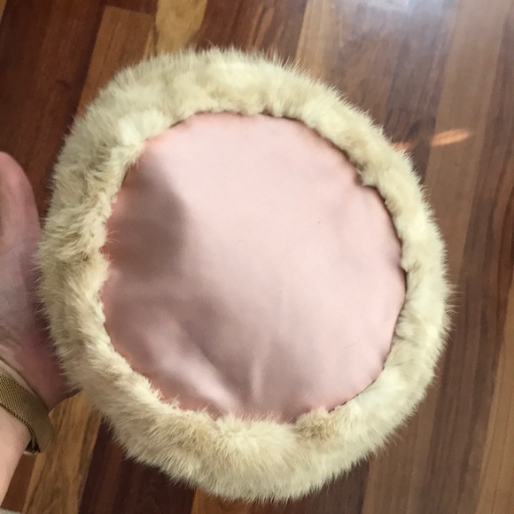 Real fur and satin vintage hat 👒 Royal 👑 - Picture 3 of 6